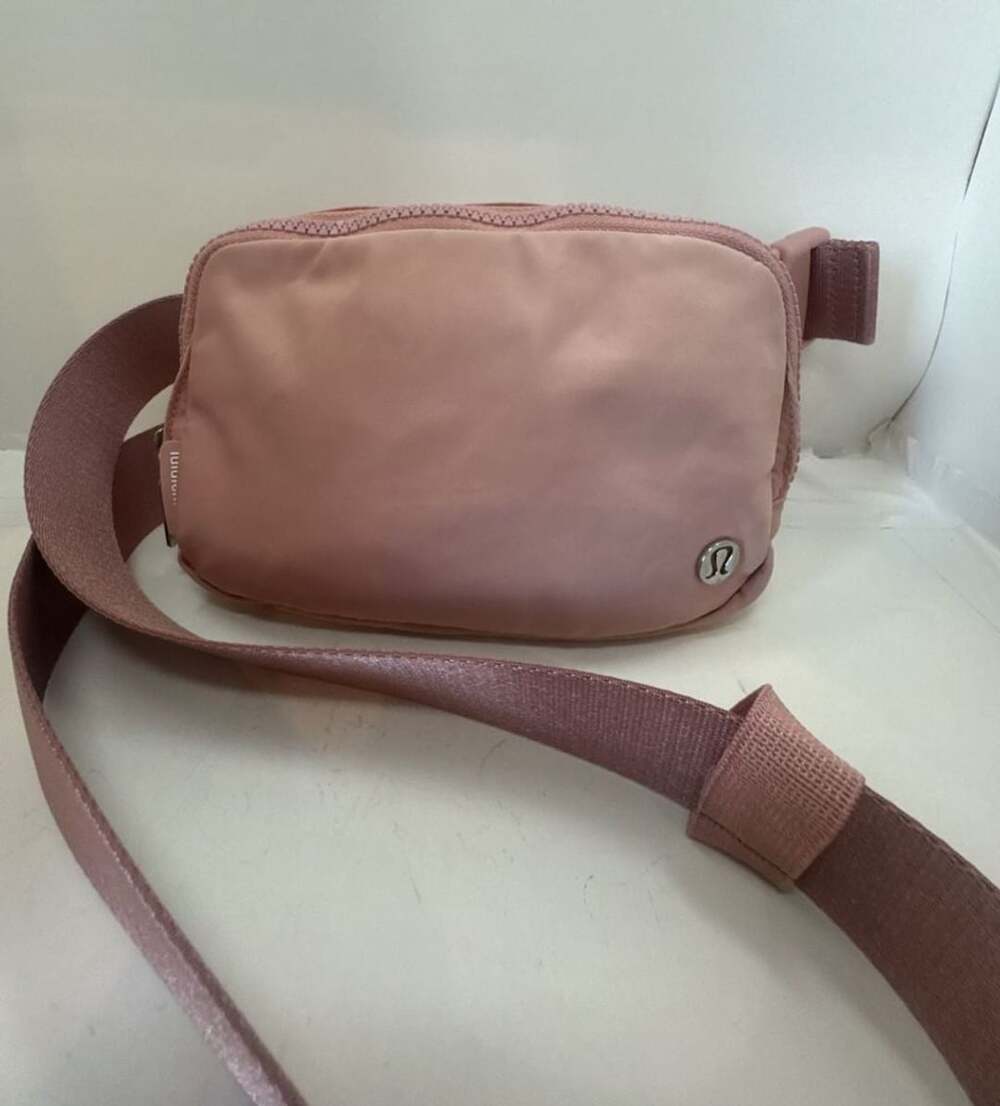 Lululemon Everywhere Belt Bag 1L Pink Pastel